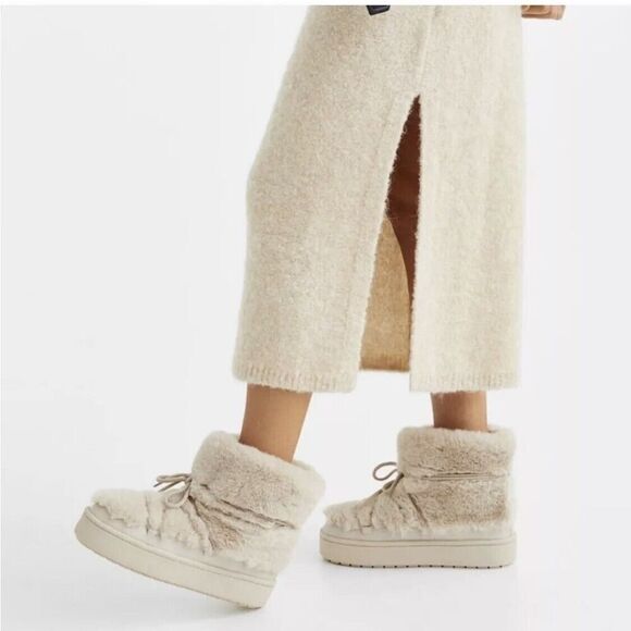 RARE H&M Faux fur Icon Snow Boots Sz 10 Lace Up Soft Biege Boho Soft Fluffy - Picture 10 of 10